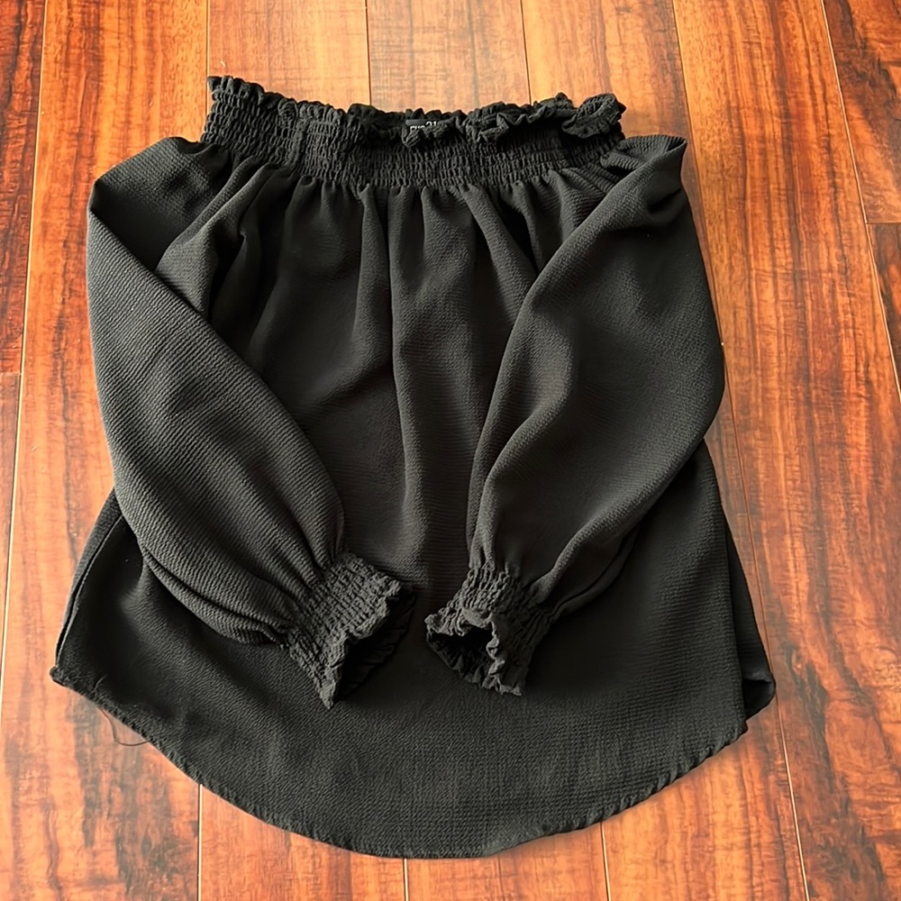Rue 21 off the shoulder top